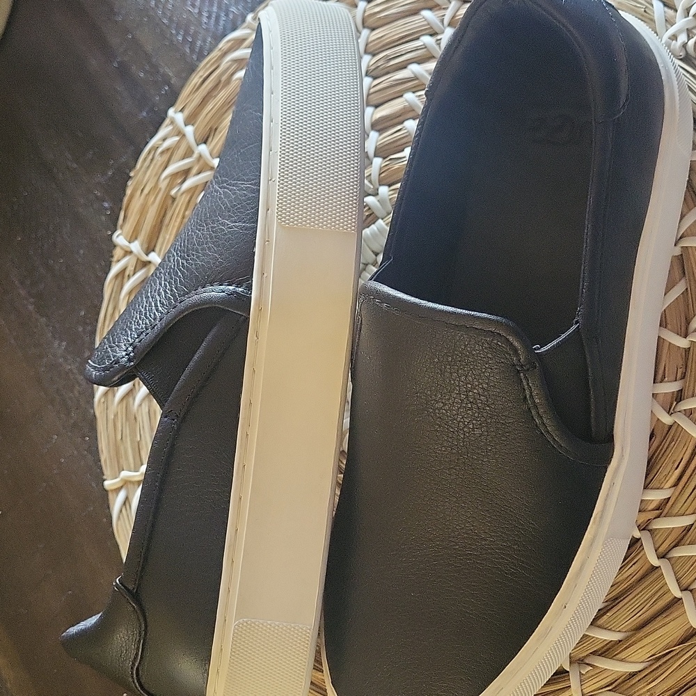 UGG Black Slip-On Sneakers WO"s 6